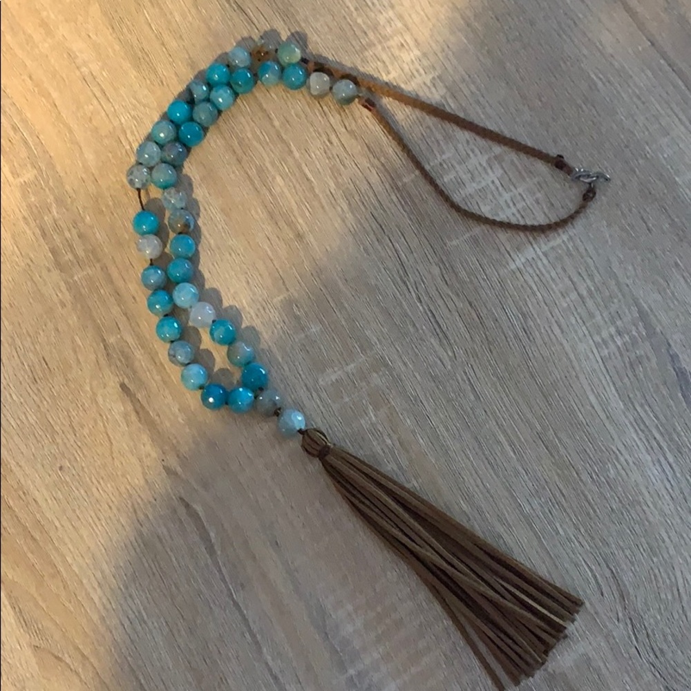 Agate bead necklace